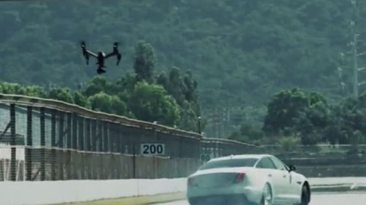 Βίντεο: Κούρσα Τζάγκουαρ και drone... ποιος θα κερδίσει;